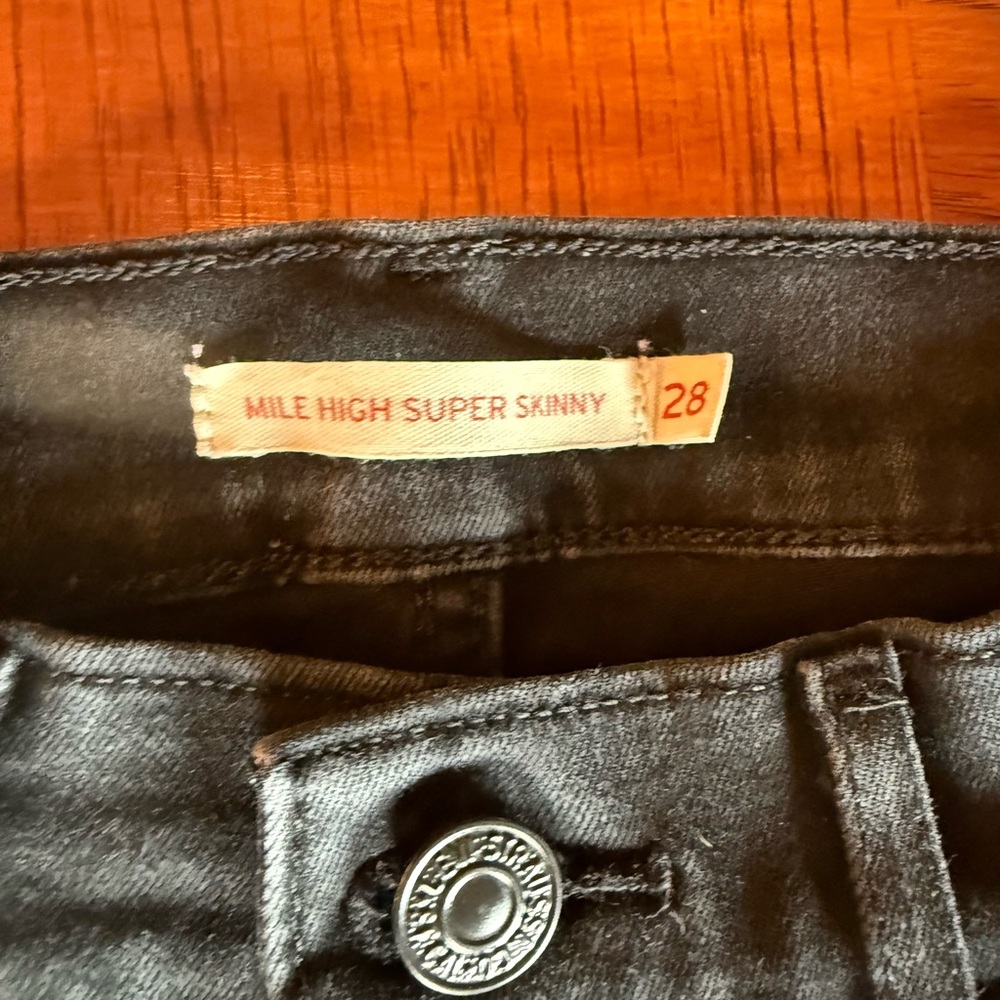 Levi’s Mile High Super Skinny Jeans (Black) - Picture 4 of 4